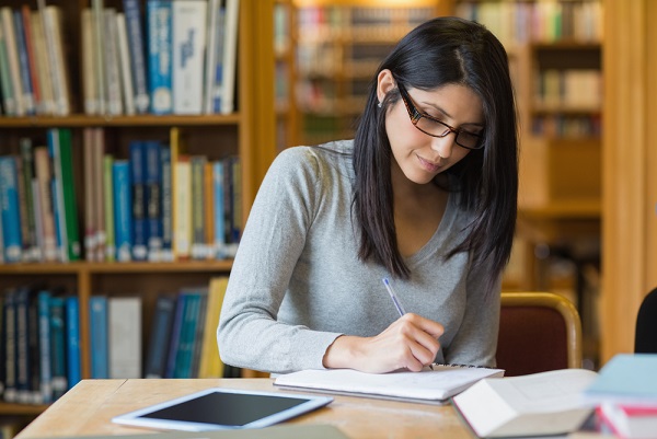 イギリスの大学生はなぜよく勉強するのか？