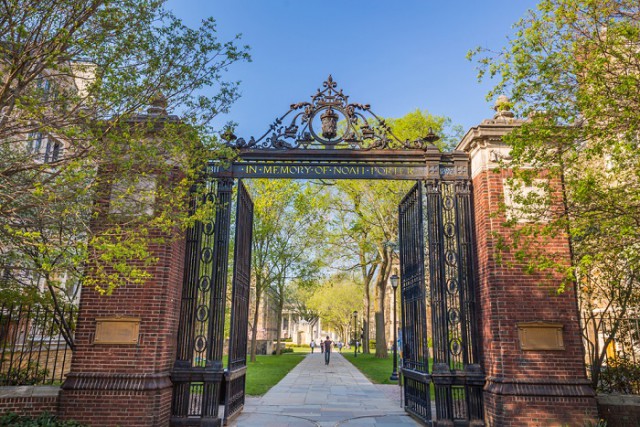 大学の門
