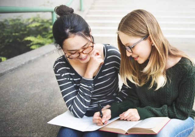 留学エージェントに資料請求