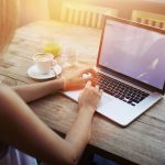 日本にいながらMOOCで留学体験？ネットで海外大学の授業を受けてみよう！