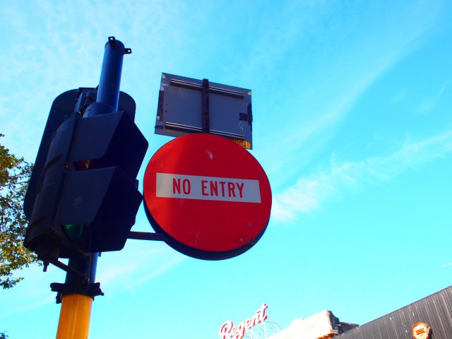 NO ENTRYの標識