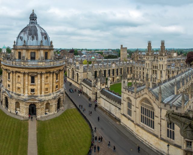 イギリス オックスフォード大学にあるラドクリフカメラ